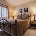Lake Ariel Family Chalet