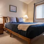 Lake Ariel Family Chalet
